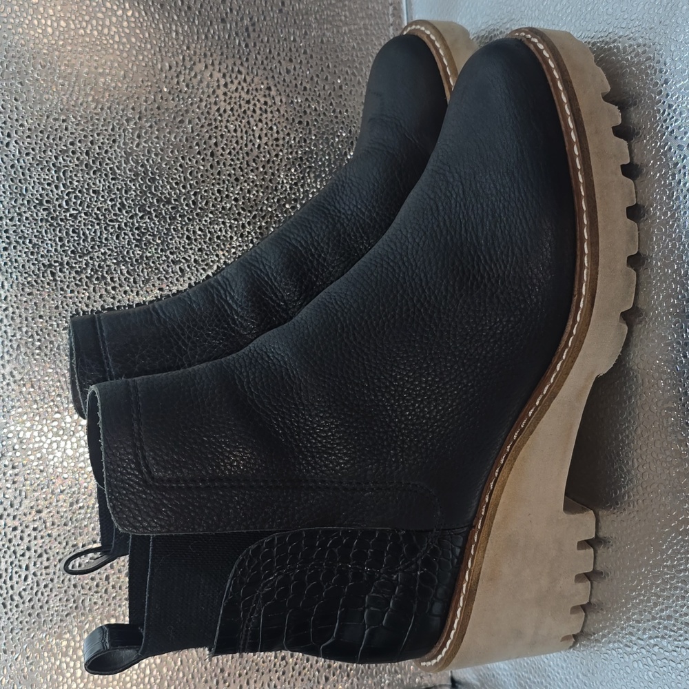Dolce Vita H20 Boots Booties Wedge Black Leather croc type back size 8